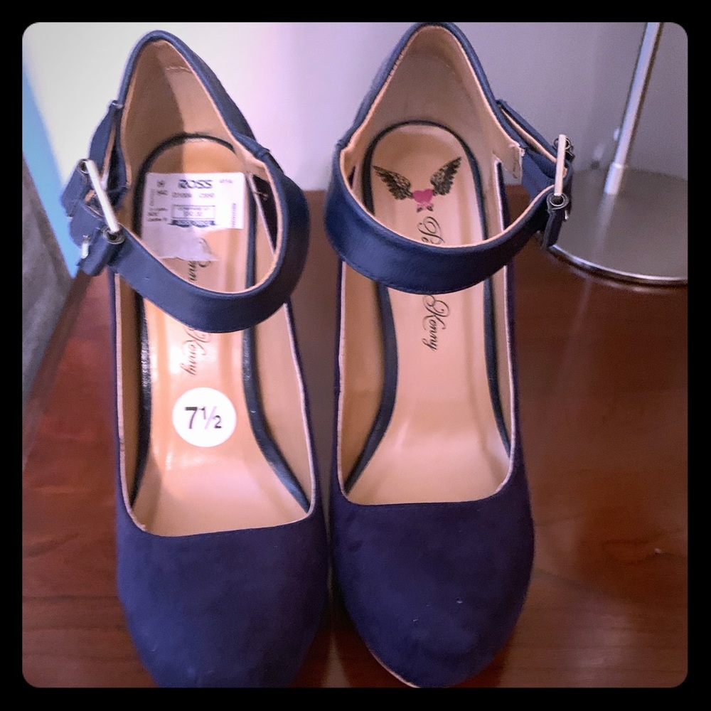 Navy Heals! Great condition!